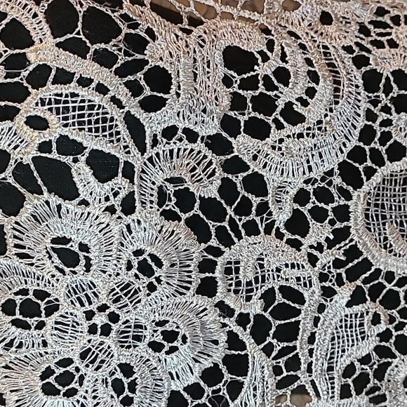 SUZY SHIER Cream Lace Tank Top, Cropped, Back Zipper Closure - Picture 6 of 10